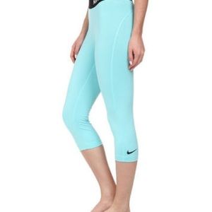 Nike Pro Core Compression Cropped Leggings